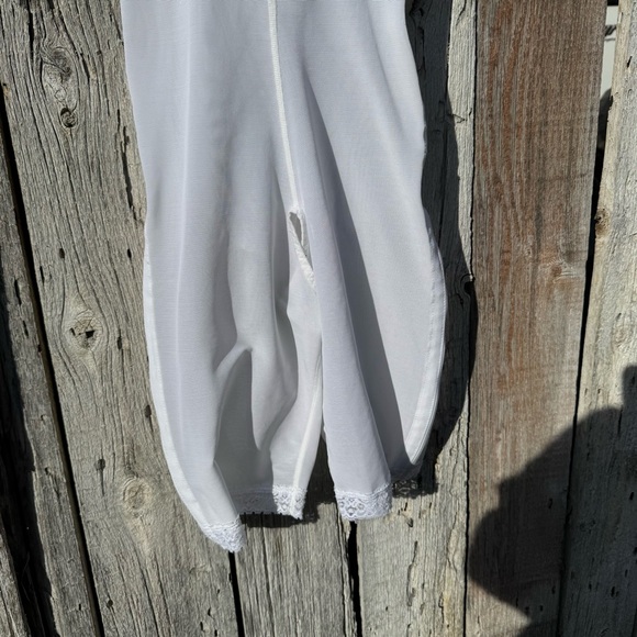 1960s Vintage White Underbust Shapewear Romper w/ Rosebud Lace Hem Size Small - Picture 11 of 13